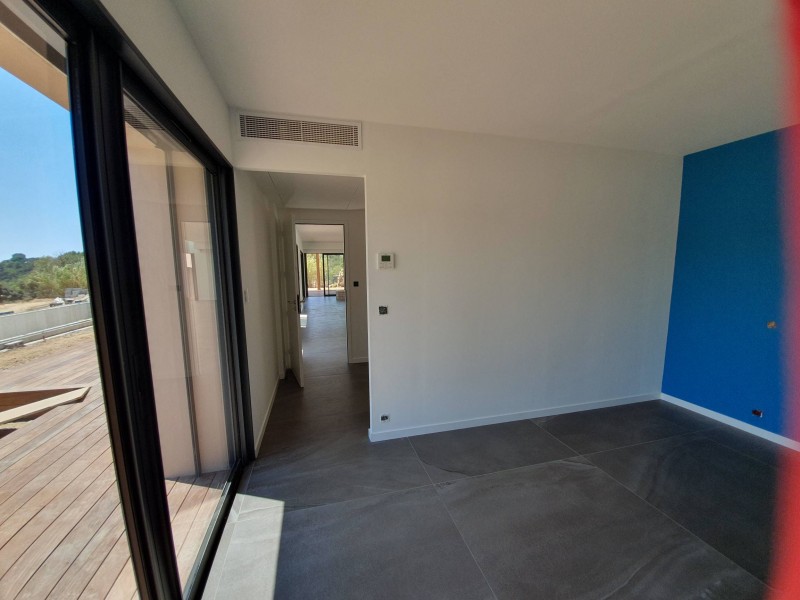 installation pompe à chaleur air air daikin gainable dans une maison architecte Hyeres Giens