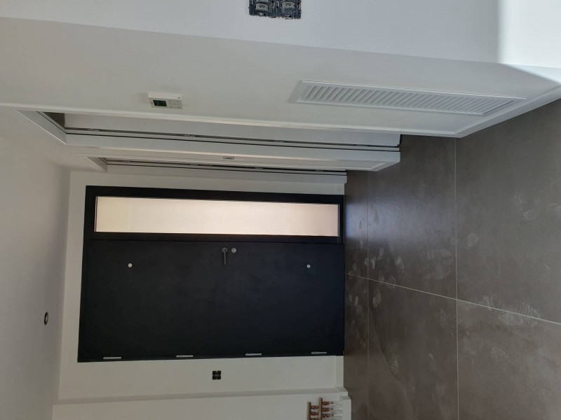 installation pompe à chaleur air air daikin gainable dans une maison architecte Hyeres Giens