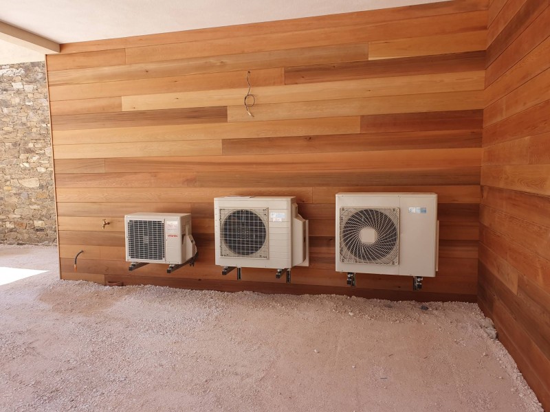 installation pompe à chaleur air air daikin gainable dans une maison architecte Hyeres Giens