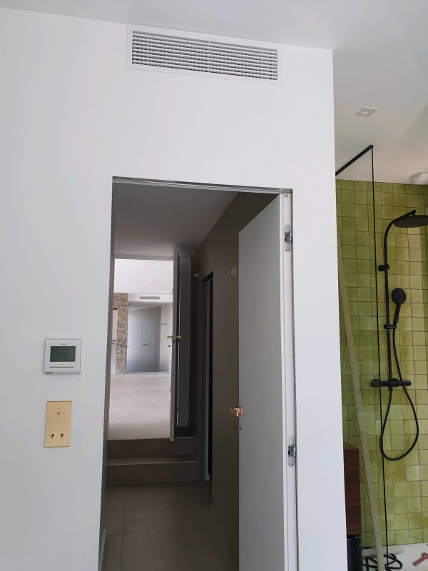 pose de PAC air-air gainable dans une maison en construction à Bormes Les Mimosas