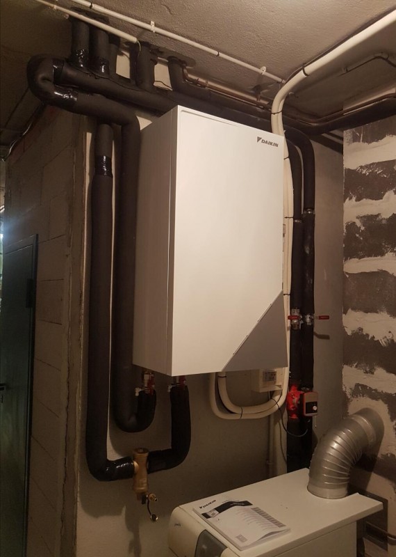 Installation pompe à chaleur air eau en remplacement d'une chaudière dans une villa au lavandou var